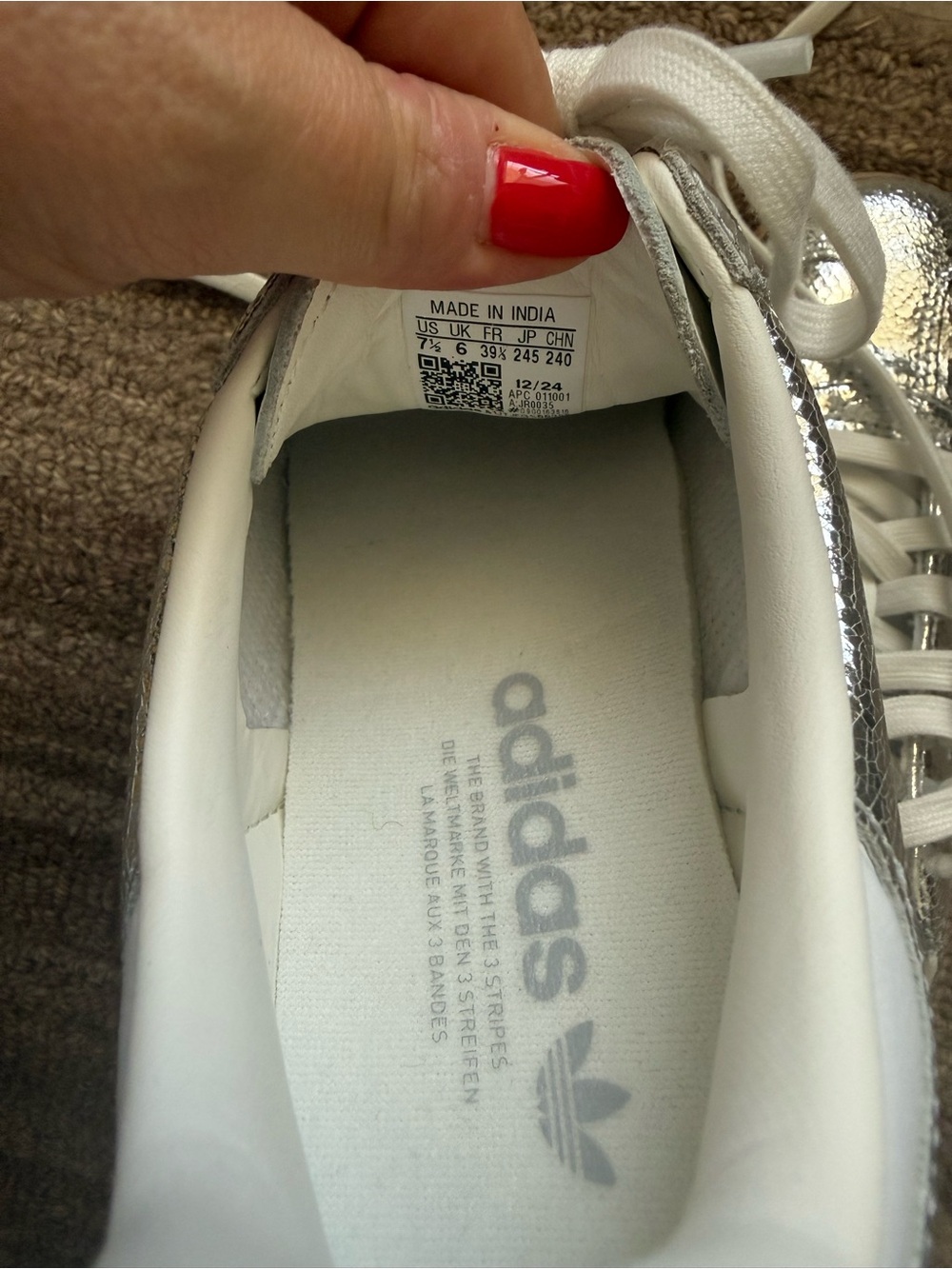 Adidas sambas Women's Silver Metallic Samba Sneakers size 7.5 - Picture 3 of 6